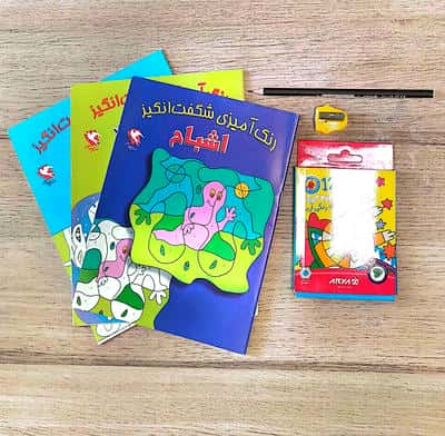 مجموعه رنگ آمیزی شگفت انگیز (همراه مداد رنگی 12رنگ،مداد طراحی و تراش)،(3جلدی)
